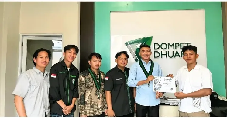 HMI Komisariat Tarbiyah UIN RIL Serahkan Donasi Banjir Sumatera 2025 ke Dompet Dhuafa